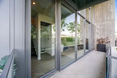 170 Bayview Avenue Th105, Toronto, On M5a 0m4