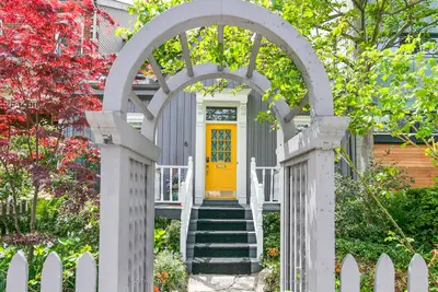 6 Bowman Street, Toronto, On M4x 1t9