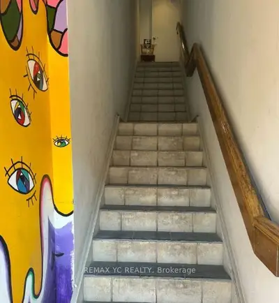 658 Bloor Street W 2nd Floor, Toronto, On M6g 1k9