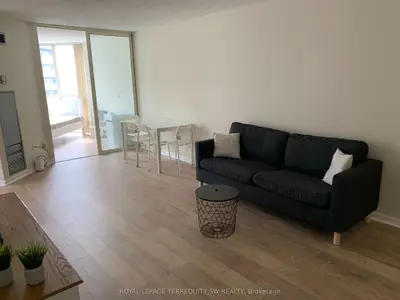 44 St. Joseph Street 1212c, Toronto, On M4y 2w4