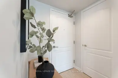 18 Stafford Street 1013, Toronto, On M5v 3w4