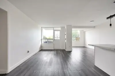 20 Edgecliff Golfway 312, Toronto, On M3c 3a4