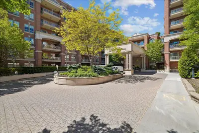 20 Burkebrook Place 204, Toronto, On M4g 0a1