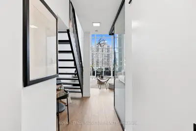 5 Hanna Avenue 532, Toronto, On M6k 0b3