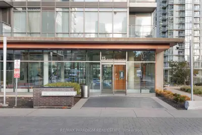 15 Brunel Court 326, Toronto, On M5v 3y6
