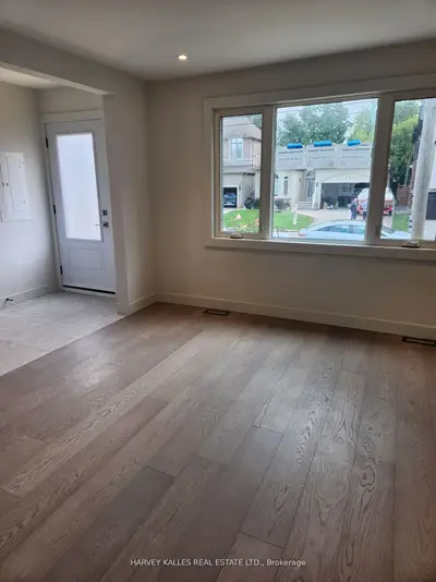 88 Mcallister Road Main, Toronto, On M3h 2n3