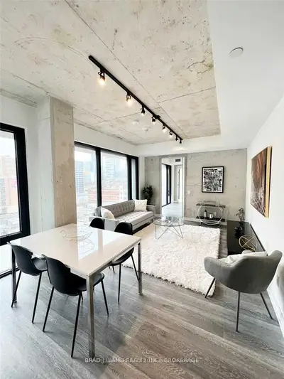 55 Ontario Street 812, Toronto, On M5a 0t8