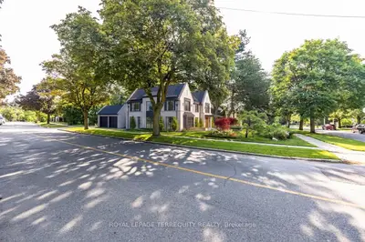 2 Chieftain Crescent, Toronto, On M2l 2h4