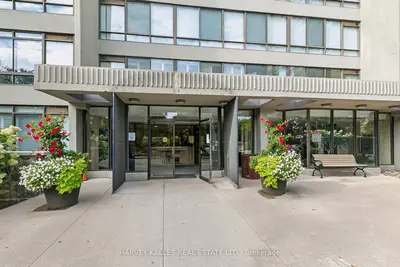 65 Skymark Drive 204, Toronto, On M2h 3n9
