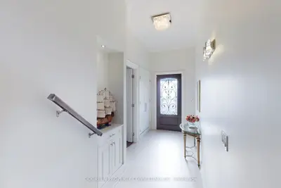 11 Elmview Avenue, Toronto, On M2n 2s5