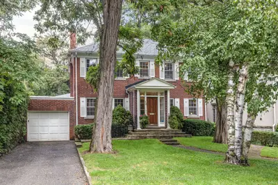 16 Lewes Crescent, Toronto, On M4n 3j2