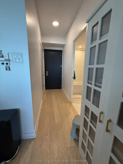 488 University Avenue 4403, Toronto, On M5g 0c1