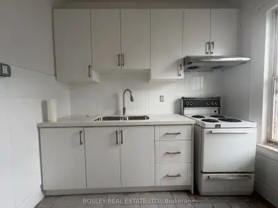 14 D'arcy Street Upper, Toronto, On M5t 1j7