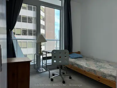 230 Simcoe Street 1226, Toronto, On M5t 1t4