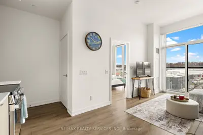 500 Dupont Street 708, Toronto, On M6g 1y7