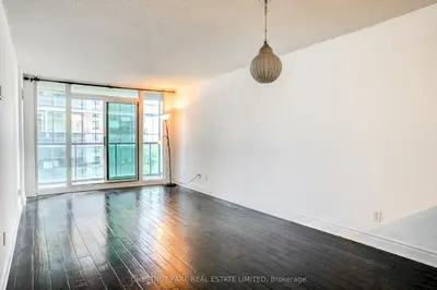 30 Grand Trunk Crescent 1008, Toronto, On M5j 3a4