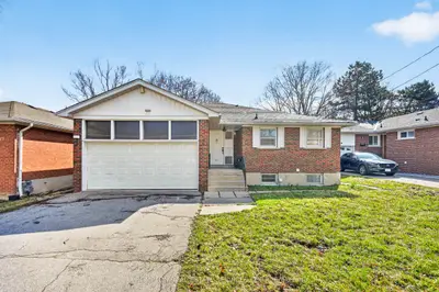 81 Maxome Avenue, Toronto, On M2m 3k2