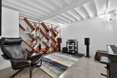 90 Sumach Street 410, Toronto, On M5a 4r4