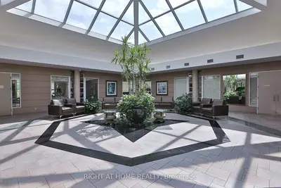 7 Concorde Place 2212, Toronto, On M3c 3n4
