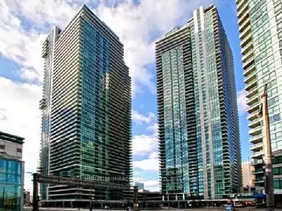 33 Bay Street 3702, Toronto, On M5j 2z3