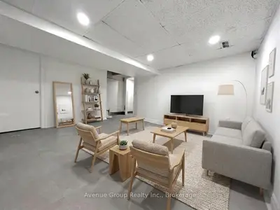 210 Shaw Street Bsmt, Toronto, On M6j 2w8