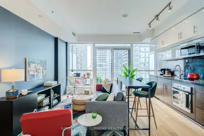8 Mercer Street 1710, Toronto, On M5v 0c4