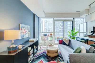 8 Mercer Street 1710, Toronto, On M5v 0c4