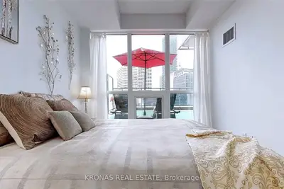 60 Berwick Avenue 1009, Toronto, On M5p 0a3