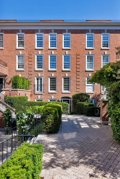 94 Crescent Road Th6, Toronto, On M4w 1t5
