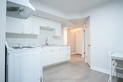 116 Regina Avenue Basement, Toronto, On M6a 1r7