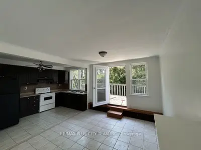 3432 Bathurst Street 2, Toronto, On M6a 2c2