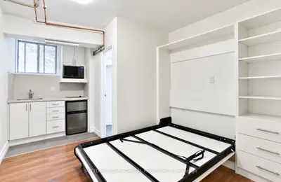 915 St Clair Avenue W 19, Toronto, On M6c 1c7