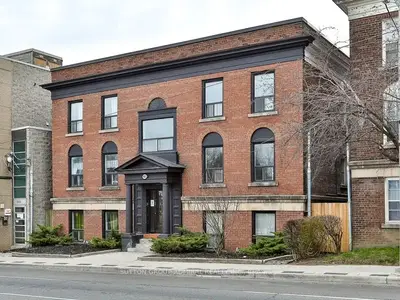 915 St Clair Avenue W 19, Toronto, On M6c 1c7