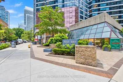 1001 Bay Street 402, Toronto, On M5s 3a6