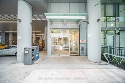 195 Redpath Avenue 2412, Toronto, On M4p 0e4