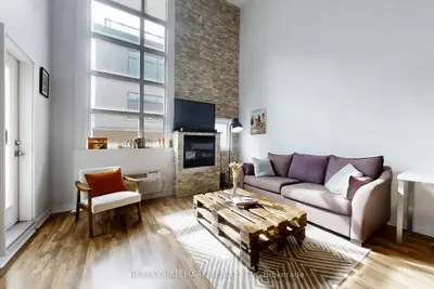 21 Earl Street 314, Toronto, On M4y 3c8