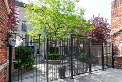 21 Earl Street 314, Toronto, On M4y 3c8