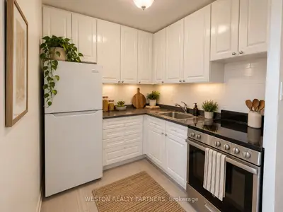 88 Wellesley Street E 605, Toronto, On M4y 1h4