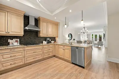 1717 Avenue Road 303, Toronto, On M5m 3y5