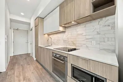 2020 Bathurst Street 817, Toronto, On M5p 0a6