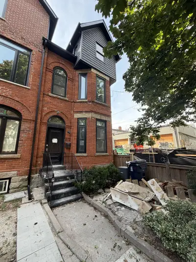 272 Seaton Street, Toronto, On M5a 2t4