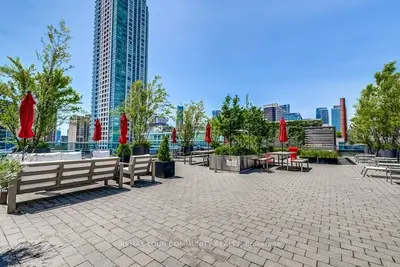 500 Sherbourne Street 1011, Toronto, On M4x 1l1