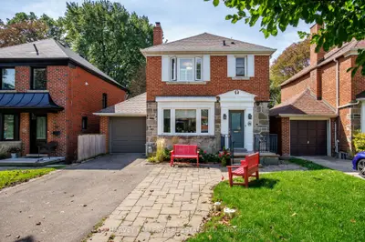 52 Park Hill Road, Toronto, On M6c 3n1