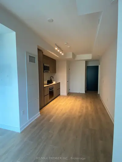 127 Broadway Avenue 2103, Toronto, On M4p 1v4