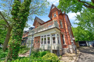 2 Afton Avenue, Toronto, On M6j 1r7