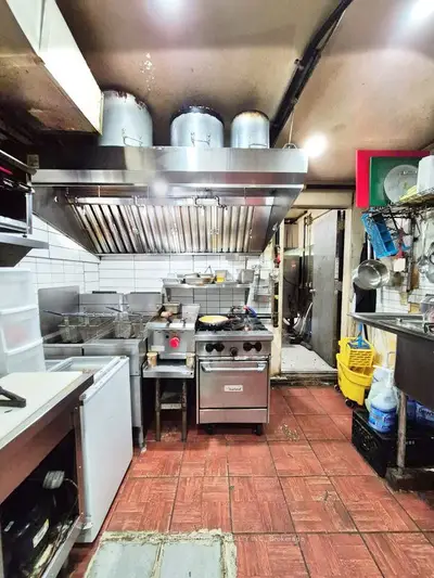 264 Dupont Street, Toronto, On M5r 1v7