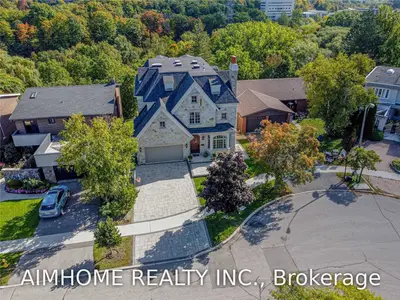 19 Brockington Crescent, Toronto, On M3h 4s9