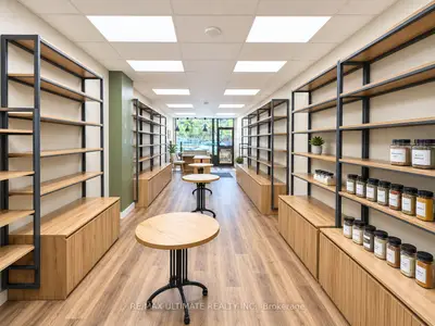 806 College Street, Toronto, On M6g 1c8