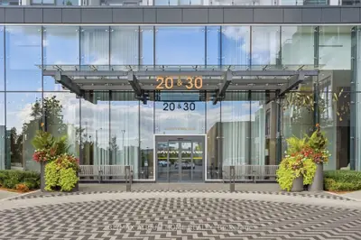 20 Inn On The Park Drive 1235, Toronto, On M3c 0p8