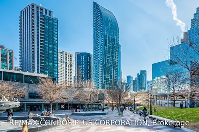 8 The Esplanade 1906, Toronto, On M5e 0a6